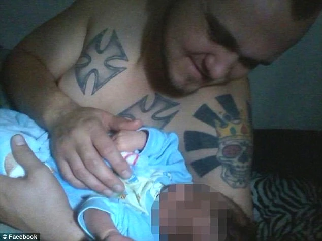 Eroin Bağımlısı Çift, Bağımlı Olarak Doğan Bebeklerine Eroin Verdikleri İçin Tutuklandı