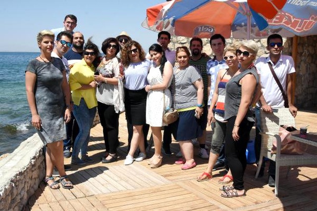 Bodrum Değil Van! İranlı Turistler Gündüz Tekne Partisinde, Gece Bar Diskoda