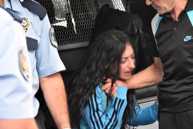 'Drift' Yaparken Kaza Yapan Genç Kız, Sinir Krizi Geçirip Aracını Yaktı!