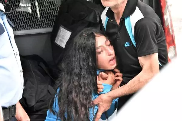 'Drift' Yaparken Kaza Yapan Genç Kız, Sinir Krizi Geçirip Aracını Yaktı!