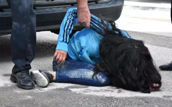 'Drift' Yaparken Kaza Yapan Genç Kız, Sinir Krizi Geçirip Aracını Yaktı!