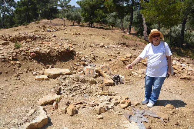 Nif Dağı'ndaki Altın Söylentisine İnanan Defineciler Kazı Alanını Talan Etti