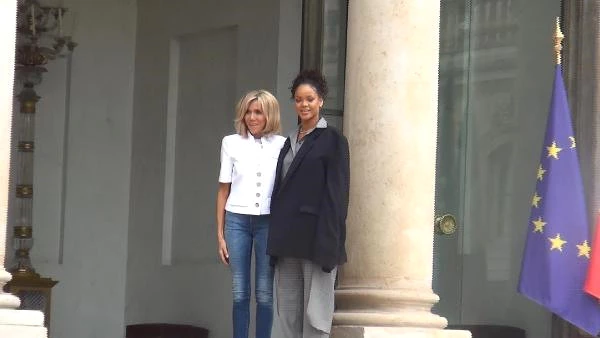 Rihanna'nın, Elysee Sarayı'na Gelirken Giydiği Kıyafet First Lady'yi Bile Şaşırttı