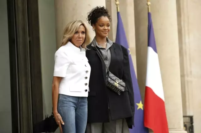 Rihanna'nın, Elysee Sarayı'na Gelirken Giydiği Kıyafet First Lady'yi Bile Şaşırttı