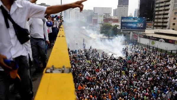 Venezuela'da 48 Saatlik Grevin İlk Gününde 2 Kişi Öldü