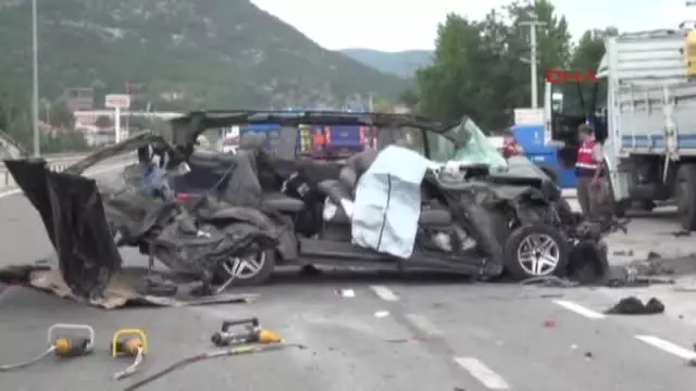 Uyuyan Minibüs Şoförü TIR'a Arkadan Çarptı: 3 Ölü, 2 Yaralı