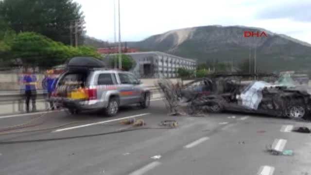 Uyuyan Minibüs Şoförü TIR'a Arkadan Çarptı: 3 Ölü, 2 Yaralı