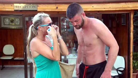 Ormanda Kaybolan Sevgilisine Kavuşan Kadın Turist, Gözyaşlarına Boğuldu
