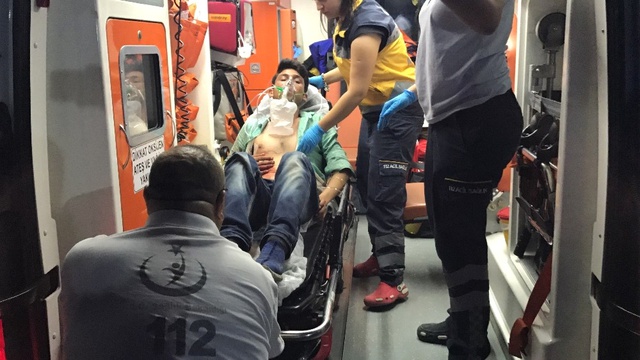 Konya'da Gasp Edilip Bıçaklanan Genç, Köfteciye Sığındı