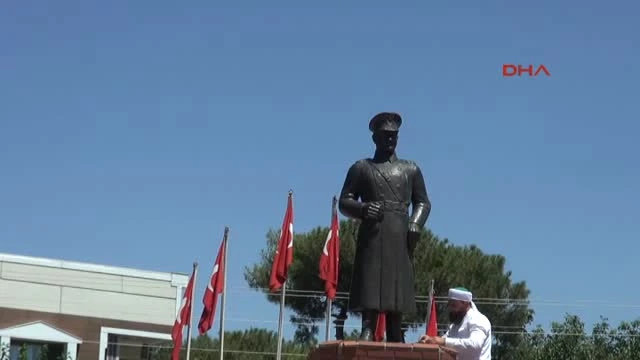 Şanlıurfa'da Seyyar Satıcı, Atatürk Büstüne Tahra ile Saldırdı