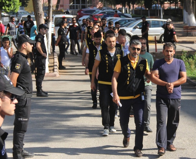 Tek Operasyonla 5 Sahte Polis Çetesi Çökertildi! Birbirlerini Bile Dolandırmışlar