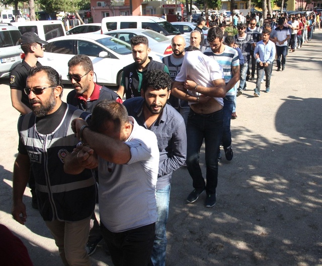 Tek Operasyonla 5 Sahte Polis Çetesi Çökertildi! Birbirlerini Bile Dolandırmışlar