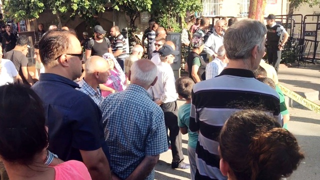 Beyoğlu'nda Sokak Ortasında Silahlar Çekildi: 1 Yaralı