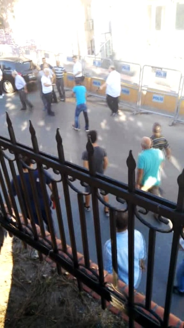 Beyoğlu'nda Sokak Ortasında Silahlar Çekildi: 1 Yaralı