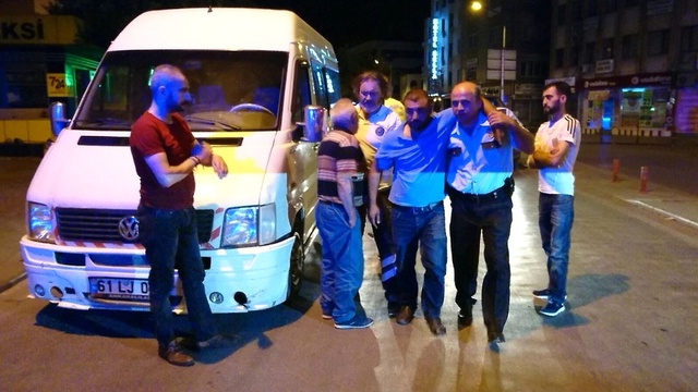 Direksiyon Başında Sızan Alkollü Sürücü Polisi Çileden Çıkardı
