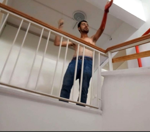 Eski Eşini Görmek İçin Gittiği Sığınma Evinde Kendisini Kesti