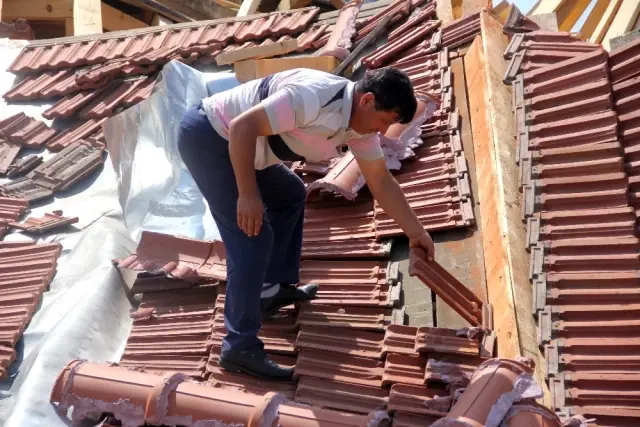 Evi İçin Yıkım Kararı Çıkarılan Köylü, Kendi Motoruyla Evini Yıktı