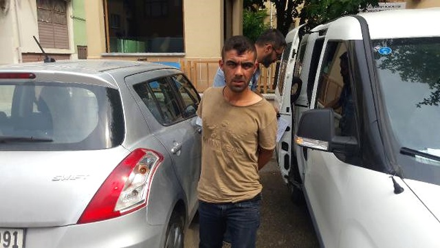 Hırsızlıktan Aranan Hurdacı, Kaçarken Polis Aracına Çarpıp Atını Yaraladı