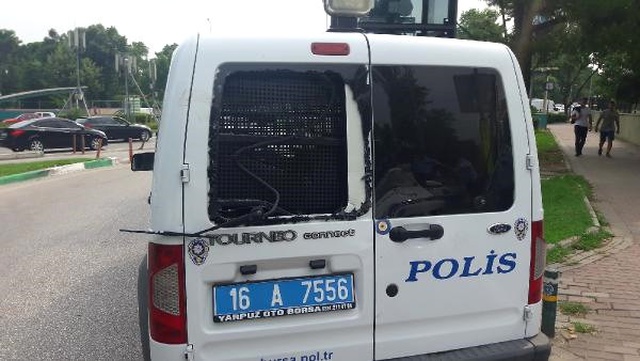 Hırsızlıktan Aranan Hurdacı, Kaçarken Polis Aracına Çarpıp Atını Yaraladı