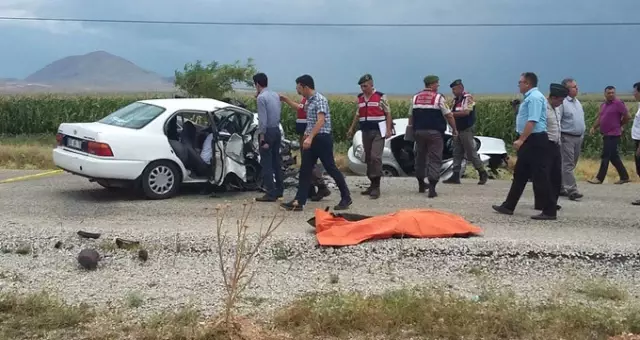 Karaman'da Katliam Gibi Kaza! İki Otomobil Çarpıştı: 6 Ölü, 4 Yaralı