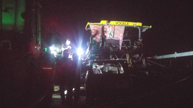 Manisa'da İş Makinesine Çarpan Otomobil Alev Aldı: 3 Ölü