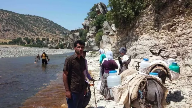 150 Yıldır Su Sorunu Olan Köylerine, Eşek Sırtında Su Taşıyorlar