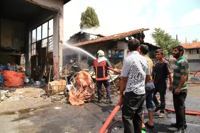 Tinercilerin Yaktığı Ateş, 7 Dükkanı Küle Çevirdi