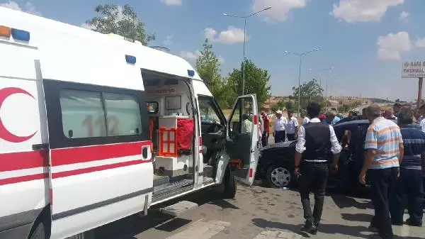 Düğün Konvoyu Kaza Yaptı, İlk Müdahale CHP'li Vekillerden Geldi