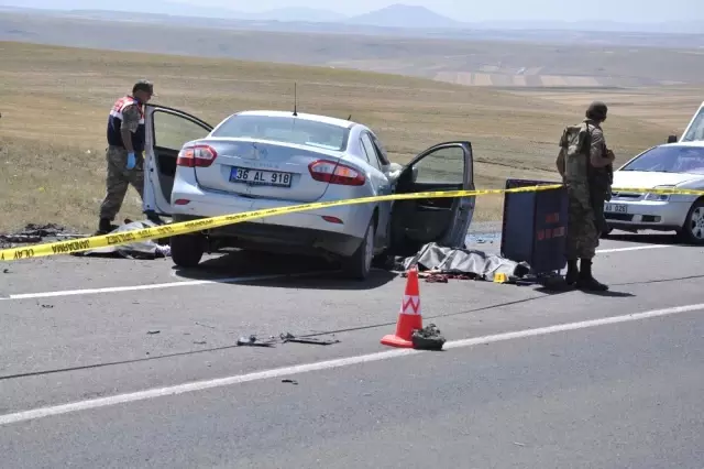 Düğünden Dönen Evli Çift, Karşıdan Gelen Araçla Kafa Kafaya Çarpışarak Can Verdi