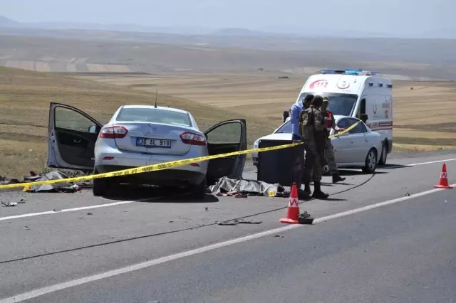 Düğünden Dönen Evli Çift, Karşıdan Gelen Araçla Kafa Kafaya Çarpışarak Can Verdi