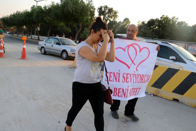 Eski Eşinin Barışma Teklifini Gözyaşlarıyla Reddetti