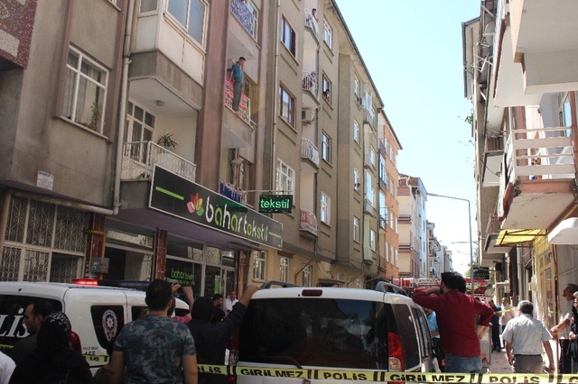 Evde Yalnız Kalan Engelli Çocuk, Balkondan Atlamaya Kalktı! Yürekler Ağza Geldi