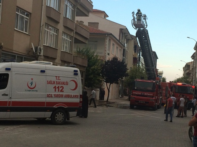Gaz Kaçağını Çakmakla Kontrol Eden Yaşlı Kadın, Yandı