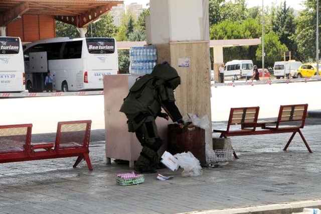 Gaziantep'teki Otogar Çöplüğünden Roketatar ve Bomba Çıktı