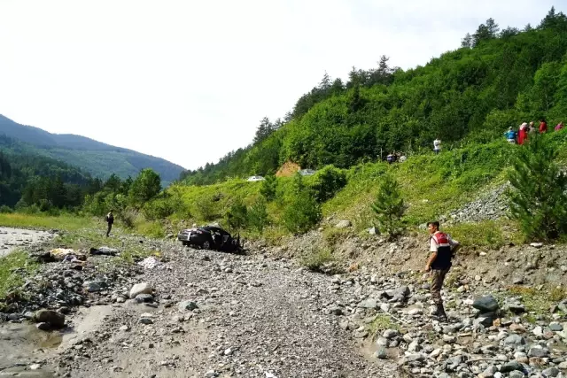 Kastamonu'da Otomobil Çaya Uçtu: 3 Ölü, 3 Yaralı