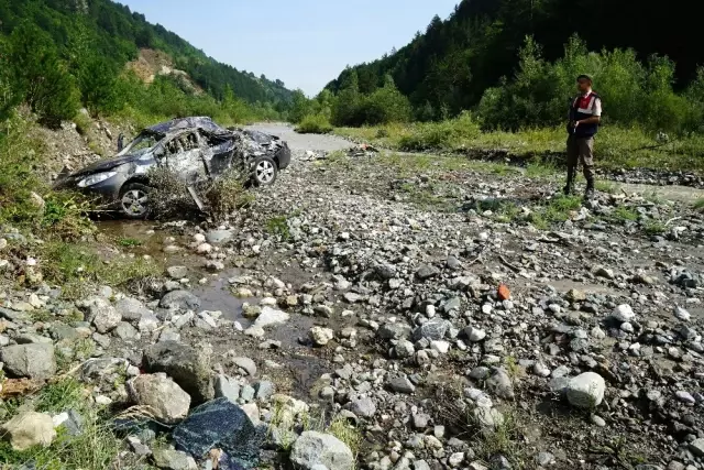 Kastamonu'da Otomobil Çaya Uçtu: 3 Ölü, 3 Yaralı