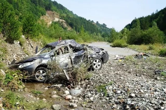 Kastamonu'da Otomobil Çaya Uçtu: 3 Ölü, 3 Yaralı