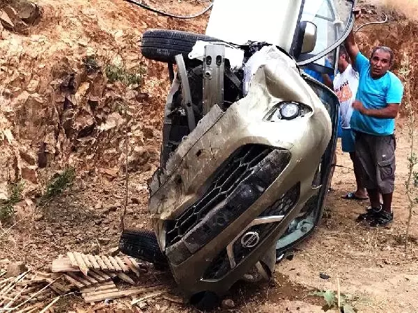 Otomobilleriyle, 18 Metre Yükseklikten Düşen Aile Mucize Eseri Kurtuldu