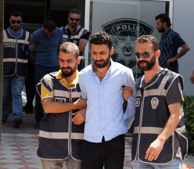 Garson Kılığına Giren Polisler, Hırsızlık Çetesini Çökertti