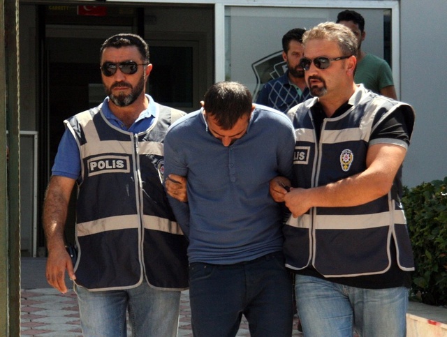 Garson Kılığına Giren Polisler, Hırsızlık Çetesini Çökertti