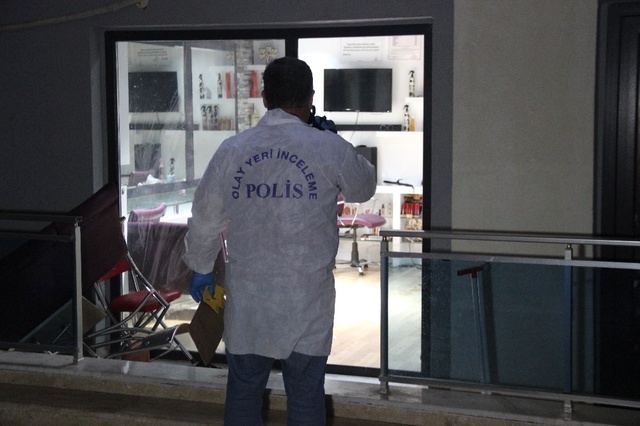 Bayan Kuaförü Önünde Pompalı Dehşeti! İşletmecinin Sevgilisi Vuruldu
