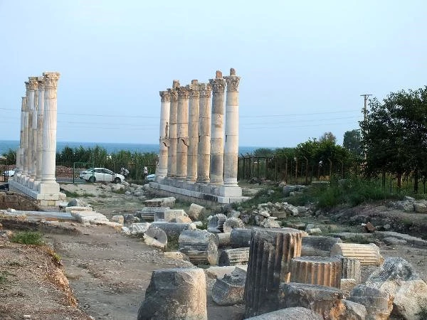 Soli Pompeiopolis Antik Kenti'ndeki Kazılarda İki Heykel Açığa Çıkarıldı