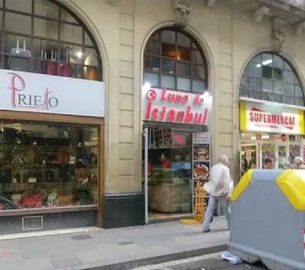 Barcelona'daki Türk Restoranının Sahibi, Dükkanına Sığınanların Hayatını Kurtardı