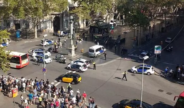 Barcelona'daki Türk Restoranının Sahibi, Dükkanına Sığınanların Hayatını Kurtardı