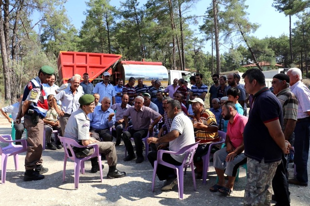 Elektrik, Su ve Yol Sorunu Yaşayan Köylülerden Sandalyeli Oturma Eylemi