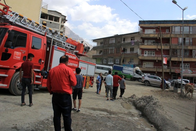 Hakkari'de Mezbahadan Kaçan Boğa Ortalığı Birbirine Kattı