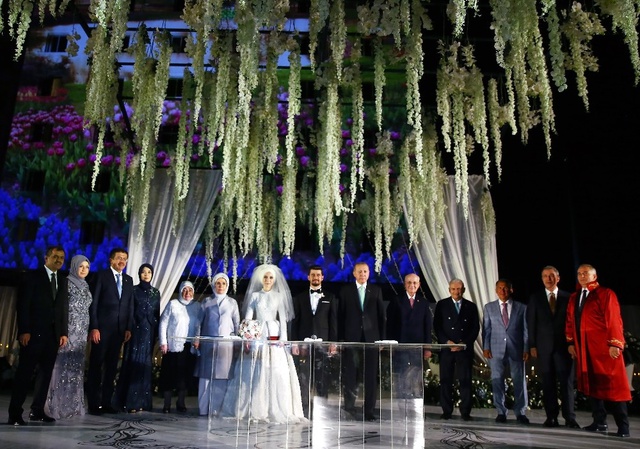 Cumhurbaşkanı Erdoğan Bakan Zeybekci'nin Kızının Nikah Şahidi Oldu