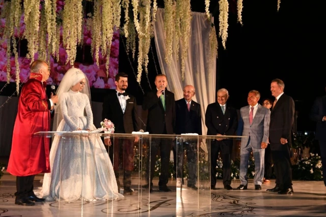 Cumhurbaşkanı Erdoğan Bakan Zeybekci'nin Kızının Nikah Şahidi Oldu