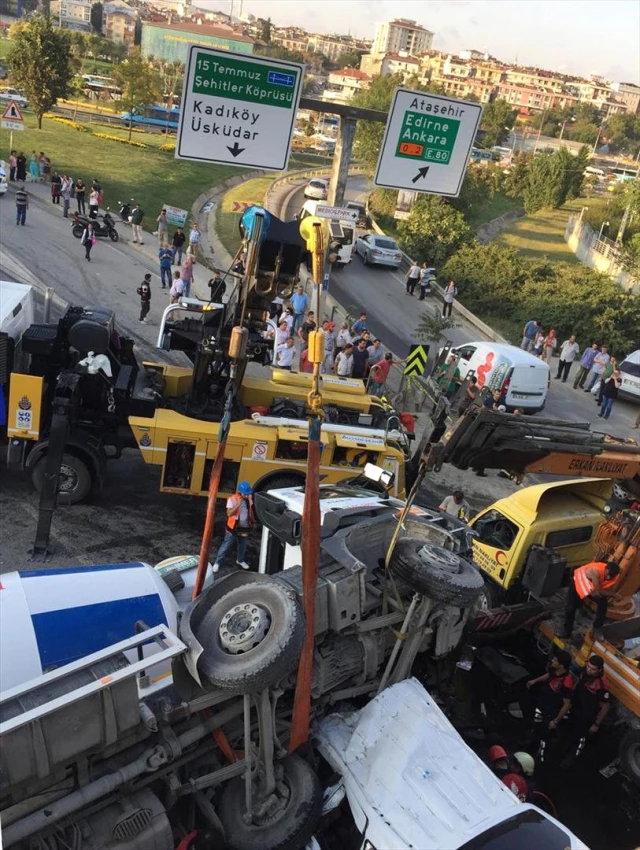 Kadıköy'de Beton Mikseri Köprüden Uçtu: 1 Ölü, 4 Yaralı
