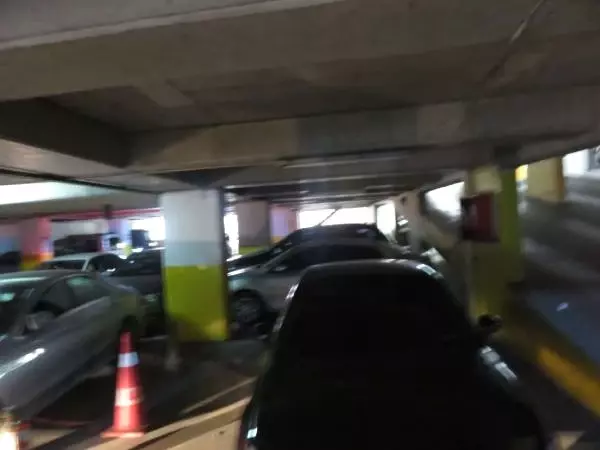 Araçlarını Dolu Yağışından Korumak İsteyen Sürücüler, Kapalı Otoparklara Akın Etti